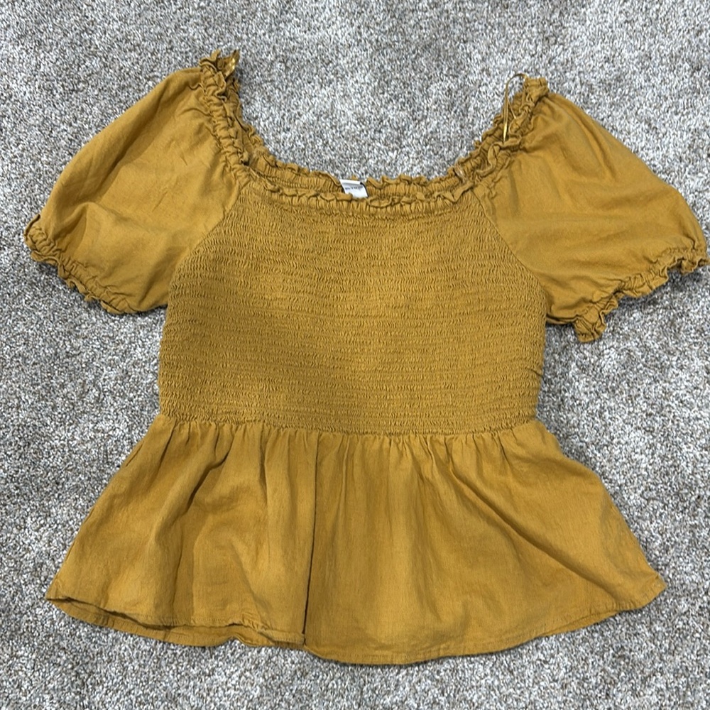 Old Navy mustard puff sleeve top